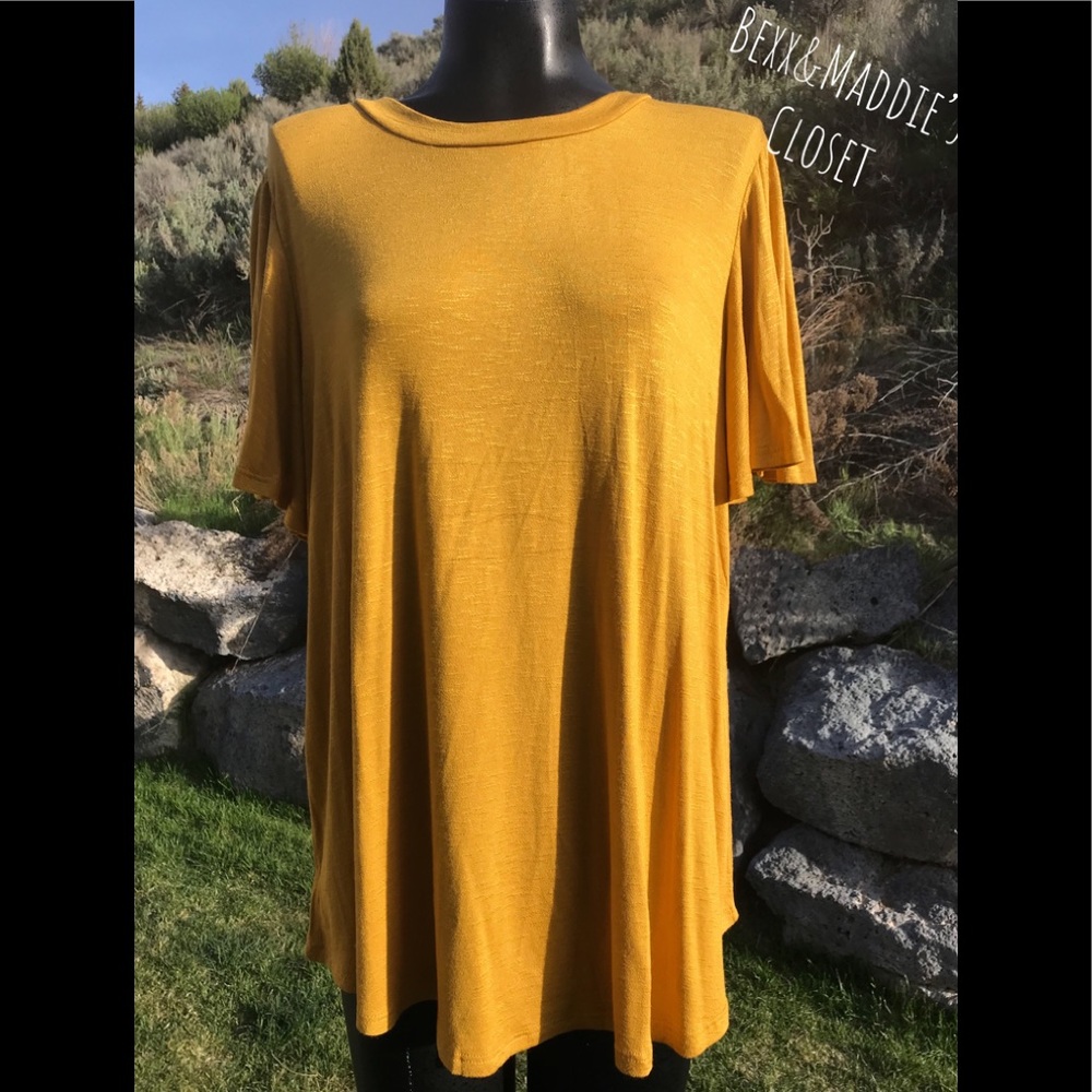 💧NWOT XL mustard top with back neck tie 💧